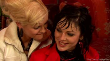 They Ain’t Pee Shy Screencap 92 on www.sinx.com