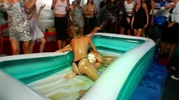 Amazing Oil Wrestling Event Screencap 41 on www.sinx.com