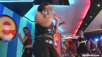 Bikini Beach Balls Part 2 - Cam 4 Screencap 14 on www.sinx.com