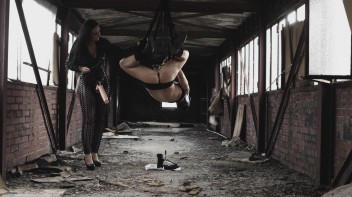 Hängend  der Herrin ausgeliefert Screencap 18 on www.sinx.com