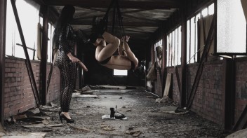 Hängend  der Herrin ausgeliefert Screencap 2 on www.sinx.com