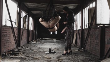 Hängend  der Herrin ausgeliefert Screencap 21 on www.sinx.com