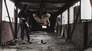 Hängend  der Herrin ausgeliefert Screencap 14 on www.sinx.com