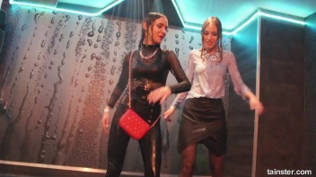 They Love It Wet and Frisky! Screencap 18 on www.sinx.com
