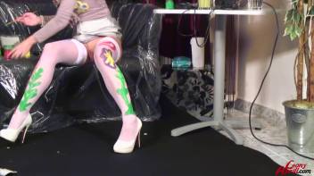 Paint Me Pretty Pussy Spreader Screencap 99 on www.sinx.com