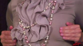 Paint Me Pretty Pussy Spreader Screencap 1 on www.sinx.com