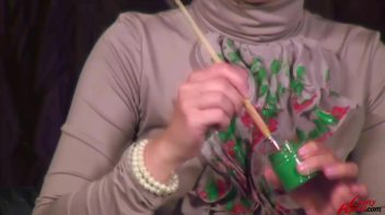 Paint Me Pretty Pussy Spreader Screencap 34 on www.sinx.com