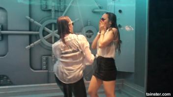 Wet girls turn me on Screencap 9 on www.sinx.com