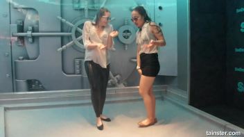 Wet girls turn me on Screencap 10 on www.sinx.com