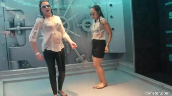 Wet girls turn me on Screencap 12 on www.sinx.com