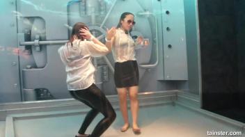 Wet girls turn me on Screencap 16 on www.sinx.com