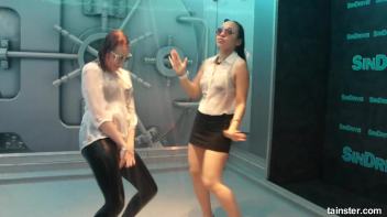 Wet girls turn me on Screencap 3 on www.sinx.com