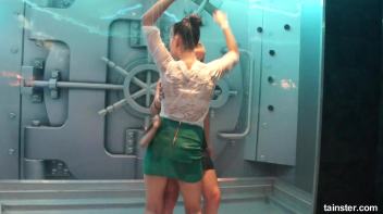 Wet girls turn me on Screencap 42 on www.sinx.com