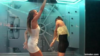 Wet girls turn me on Screencap 51 on www.sinx.com