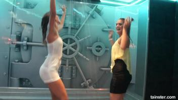 Wet girls turn me on Screencap 52 on www.sinx.com