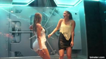 Wet girls turn me on Screencap 57 on www.sinx.com