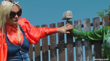 Catfight Turns Messy As Best Friends Get Painted - Cam 2 Screencap 20 on www.sinx.com