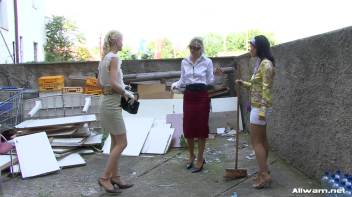 Add Some Wetlook To Your Mess Screencap 4 on www.sinx.com