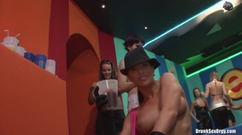 Bikini Beach Balls Part 4 - Cam 1 Screencap 27 on www.sinx.com