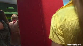 Bikini Beach Balls Part 4 - Cam 1 Screencap 30 on www.sinx.com