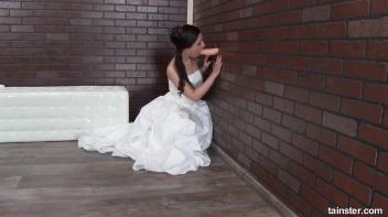 Tereza Bizarre the wedding cum slut Screencap 3 on www.sinx.com