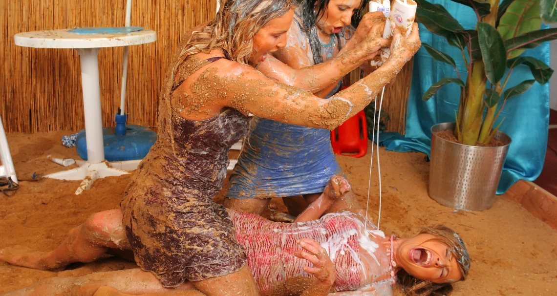 Soapy Battle Only Creates a Mess on www.sinx.com