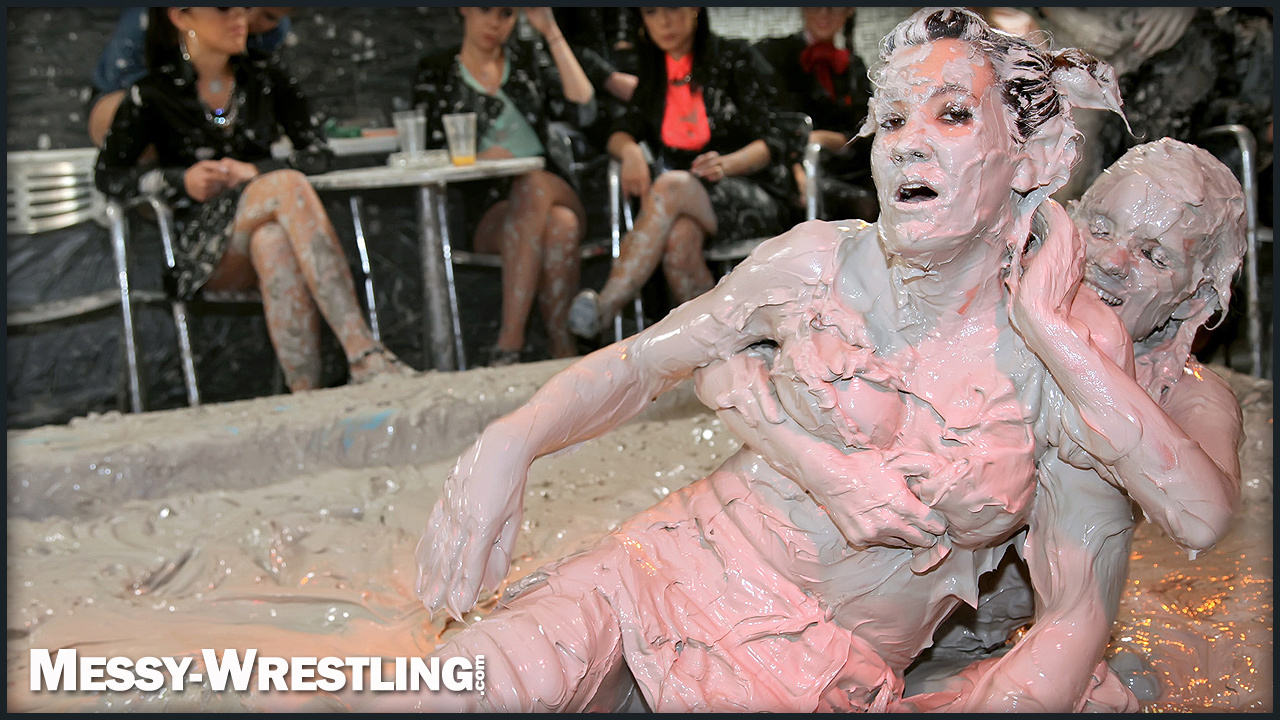 Muddy Wrestling: Raging Regina vs.The Cinnamon Buns on www.sinx.com