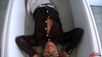Leony Fully Dunked Screencap 87 on www.sinx.com