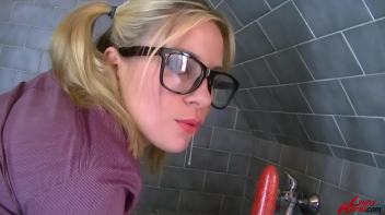 Leony Fully Dunked Screencap 14 on www.sinx.com