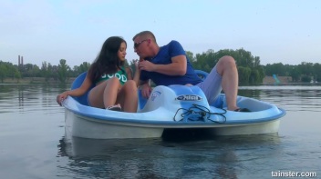 Boats And Hoes, Girl Blows Him Good On The Boat Screencap 9 on www.sinx.com