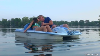 Boats And Hoes, Girl Blows Him Good On The Boat Screencap 5 on www.sinx.com