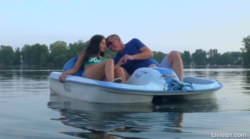 Boats And Hoes, Girl Blows Him Good On The Boat Screencap 6 on www.sinx.com