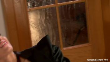 Paint Me Yellow Screencap 57 on www.sinx.com