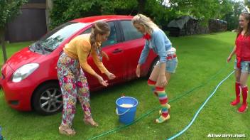 Country Chicks' Hog-Wild Wetlook Car Wash Screencap 11 on www.sinx.com