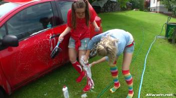 Country Chicks' Hog-Wild Wetlook Car Wash Screencap 14 on www.sinx.com