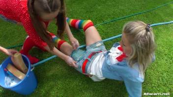 Country Chicks' Hog-Wild Wetlook Car Wash Screencap 23 on www.sinx.com