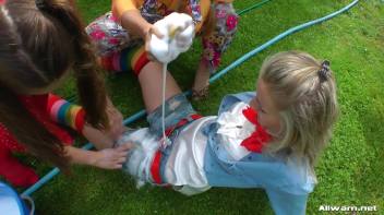 Country Chicks' Hog-Wild Wetlook Car Wash Screencap 24 on www.sinx.com