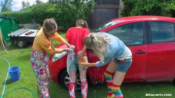 Country Chicks' Hog-Wild Wetlook Car Wash Screencap 33 on www.sinx.com