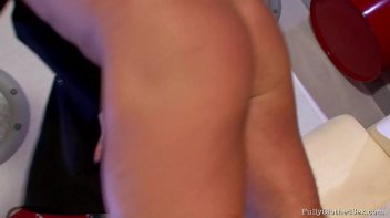 Threesome's Wild Sea Cruise Screencap 83 on www.sinx.com