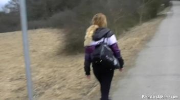 Field Of Blowjobs Screencap 9 on www.sinx.com