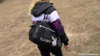 Field Of Blowjobs Screencap 10 on www.sinx.com