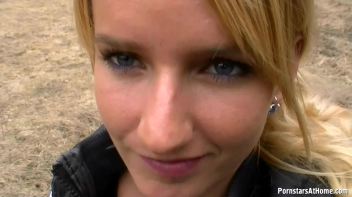 Field Of Blowjobs Screencap 14 on www.sinx.com