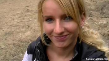 Field Of Blowjobs Screencap 15 on www.sinx.com