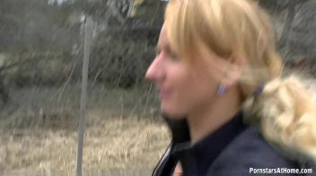 Field Of Blowjobs Screencap 4 on www.sinx.com