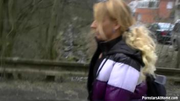 Field Of Blowjobs Screencap 5 on www.sinx.com