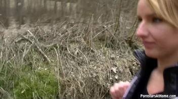 Field Of Blowjobs Screencap 8 on www.sinx.com