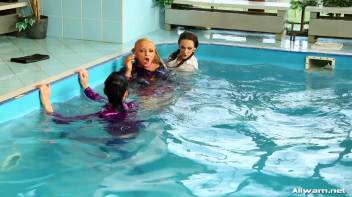 Wetlook Workout Screencap 86 on www.sinx.com