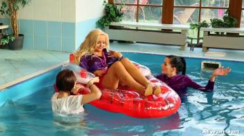 Wetlook Workout Screencap 42 on www.sinx.com