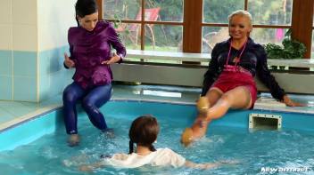 Wetlook Workout Screencap 65 on www.sinx.com