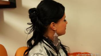 Pink In The Pink Lesbo Queens In Jeans Screencap 3 on www.sinx.com